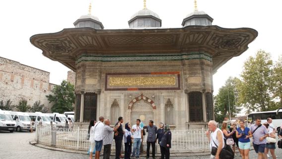 Tour guidato di mezza giornata per piccoli gruppi a Santa Sofia e alla Moschea Blu