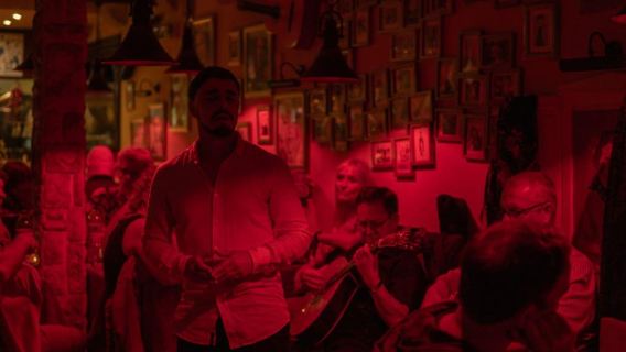 Lisbon: Tour Alfama và Nhạc Fado Trực tiếp kèm Bữa tối Truyền thống