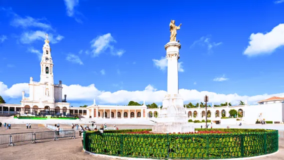 From Lisbon: Fátima, Óbidos, and Nazaré Small Group Day Tour