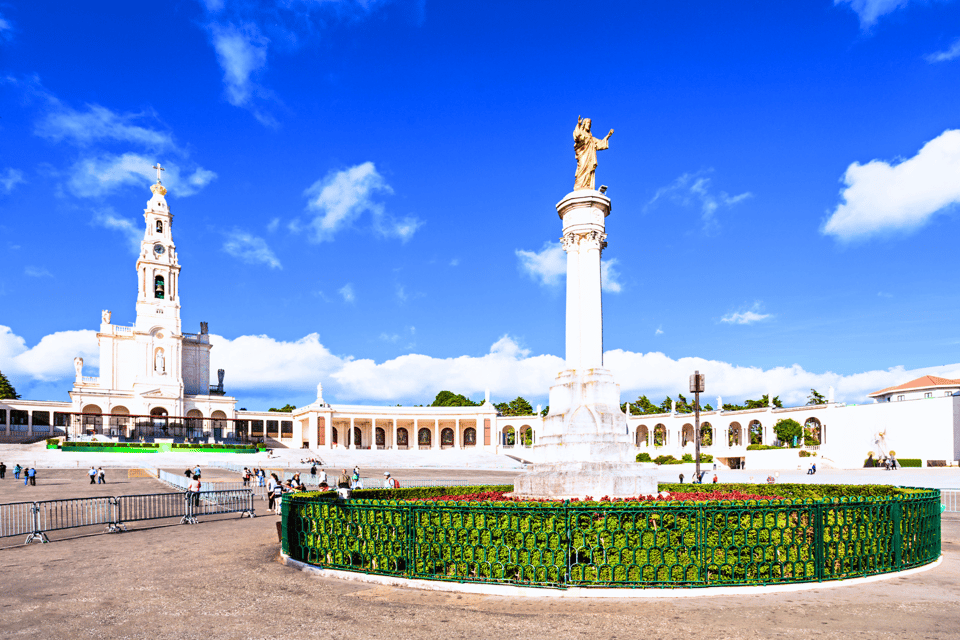 From Lisbon: Fátima, Óbidos, and Nazaré Small Group Day Tour