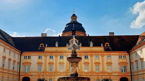 奧地利維也納梅爾克+瓦豪河谷+迪恩施泰因小鎮【中文定制包車】