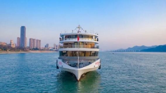 Two Dams and One Gorge [Cruise through the Lock] + Gezhouba Dam + Three Gorges Dam + Lunch