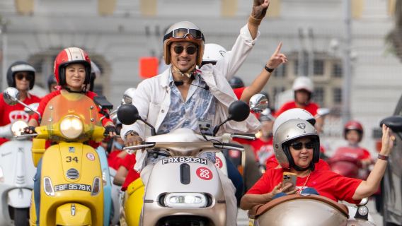 Singapore Vintage Vespa Sidecar Tour Experience