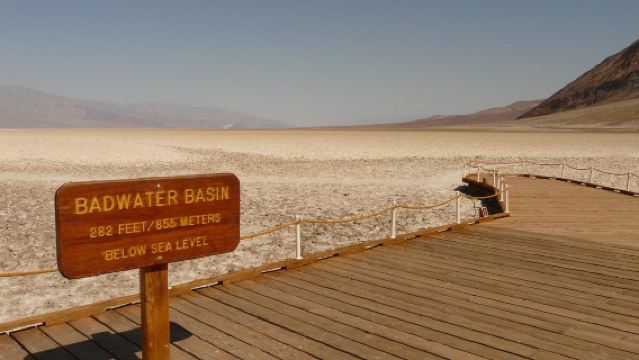 美國拉斯維加斯來回 - 沙漠彩色岩層 - 死亡谷國家公園｜包車專線