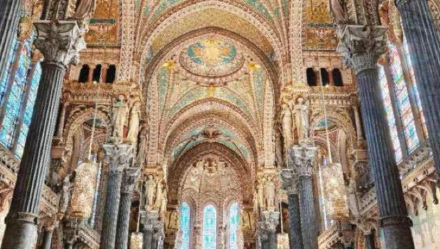 Lyon: Private Chartered Tour of Basilica of Notre Dame of Fourvière - Old Town Lyon - Museum of Fine Arts of Lyon