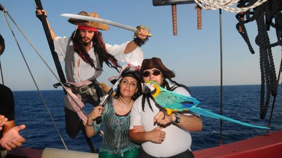 Giro in Barca Pirata nel Distretto di Marmaris All-Inclusive con Pranzo BBQ, Nuoto e Trasferimento dall'Hotel