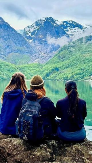 Bergen, Rosendal + Bondhus glacier lake + national park light hike
