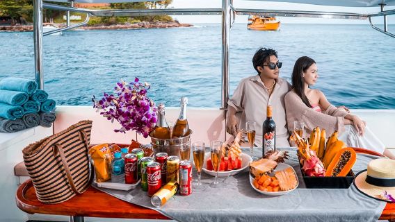 [Phuket] Amarni double-decker luxury yacht half-day tour + hotel transfer with meal [Coral Island + Mai Thon Island + Promthep Cape] romantic journey