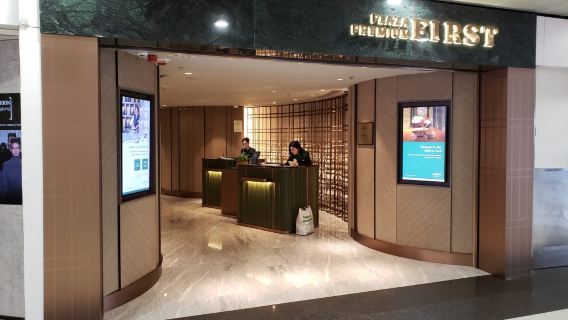 Serviço do Plaza Premium First Lounge no Aeroporto Internacional de Vancouver