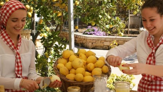 Malta: Limoncello Making Demonstration & Tasting Experience