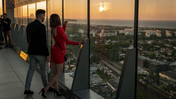 Gdańsk: Olivia Star Sky-High Views, Dinner, and Cocktails
