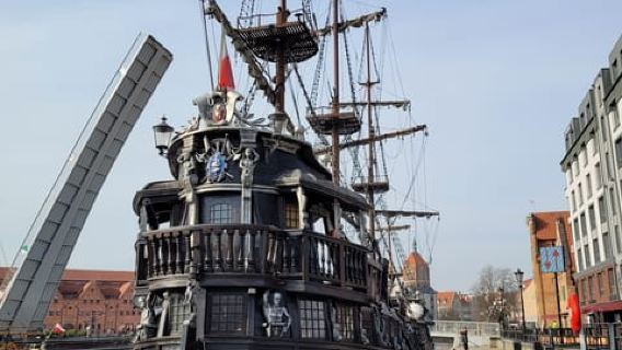 Gdansk: Guided Round-Trip Cruise to Westerplatte