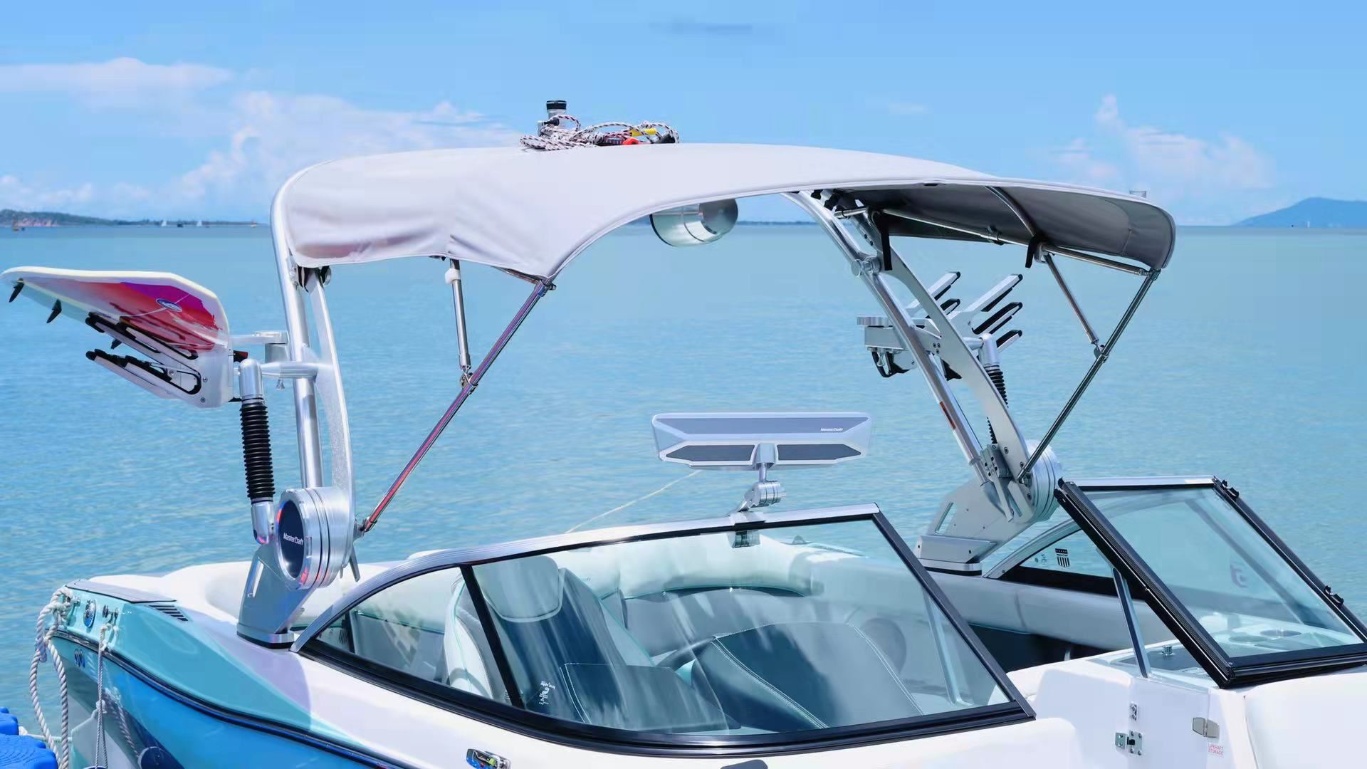 1-Hour Private Charter for Wake Surfing on the US-Imported MasterCraft XT22 Wave Boat