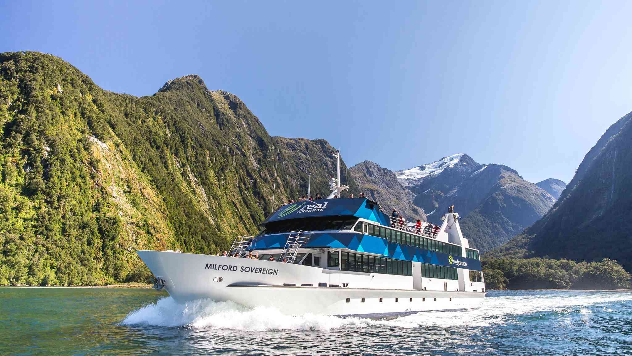 Milford Sound one-day tour from Queenstown, New Zealand [Luxury Panoramic bus+ Cruise]