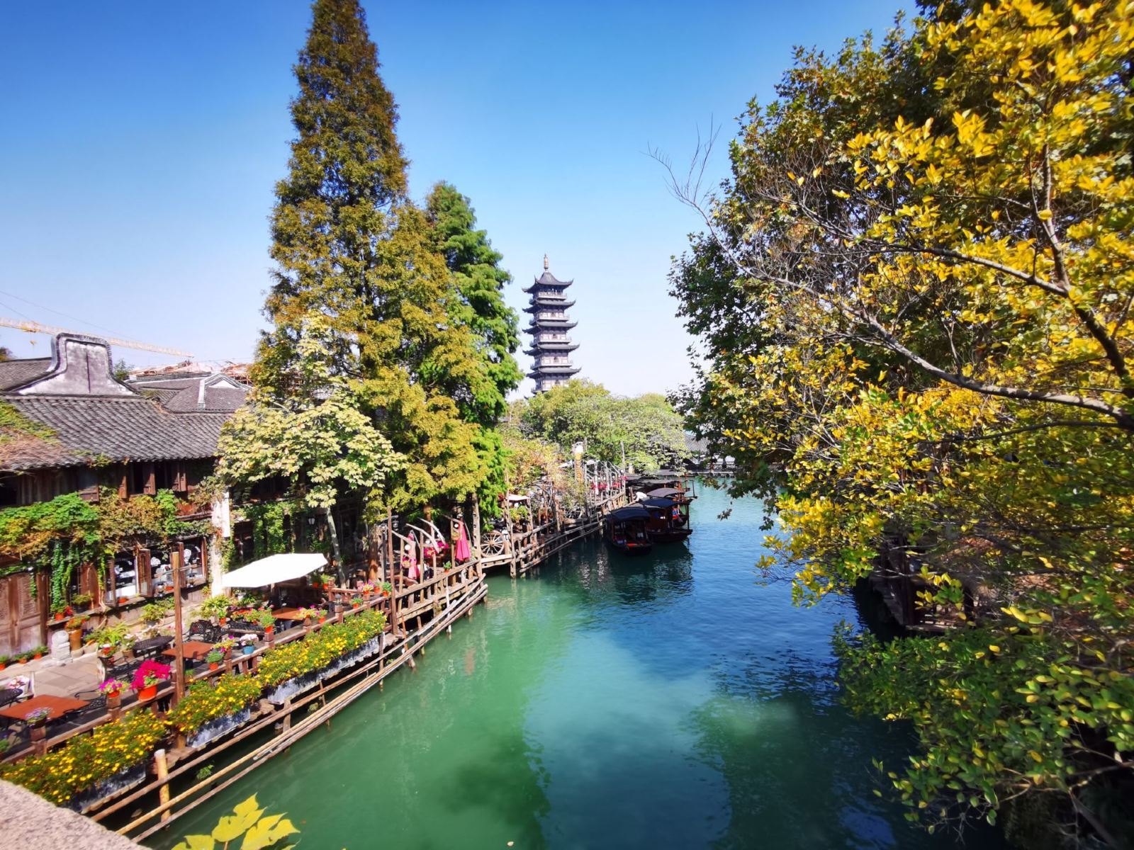 Hin- und Rückfahrt von Suzhou nach Wuzhen|Ein Auftrag, eine Gruppe|Mehrsprachig (Chinesisch, Englisch, Russisch, Französisch, Spanisch) – maßgeschneiderter Privattransfer