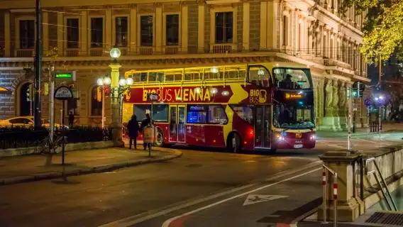 รถบัสสองชั้นแบบขึ้นลงได้ในเวียนนา - รถบัสแบบขึ้นลงได้ช่วงกลางวัน/รถบัสท่องราตรี - Big Bus Vienna