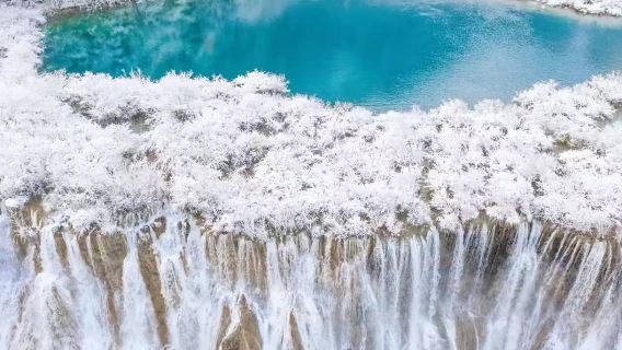 Voyage privé de 3 jours de Chengdu à Jiuzhaigou et Huanglong avec chauffeur et location de voiture