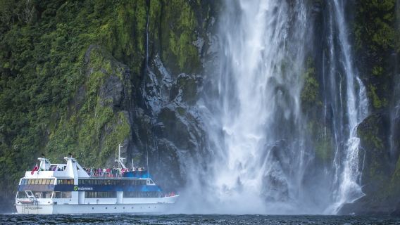 New Zealand Milford Sound / Piopiotahi Day Tour