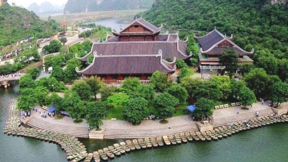 Hanoi: Hoa Lu, Trang An, and Water Puppet Show Tour