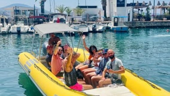 Sarandë: Cruise Beyond Shoreline, Swim Stops, Wine & Fruits