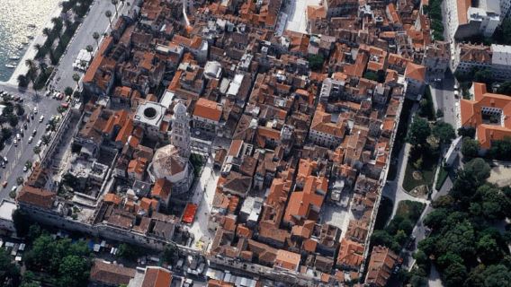 Découvrez la vieille ville de Split 1h30 de marche Voyage en groupe