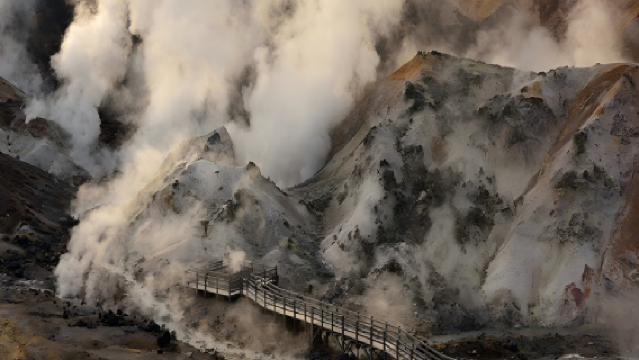 Hokkaido, Japan: 1-day tour to Hell Valley, Lake Toya, and Showa Shinzan