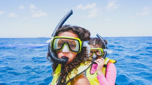 Waikiki Catamaran Snorkel Sail with Lunch: Turtles Guaranteed