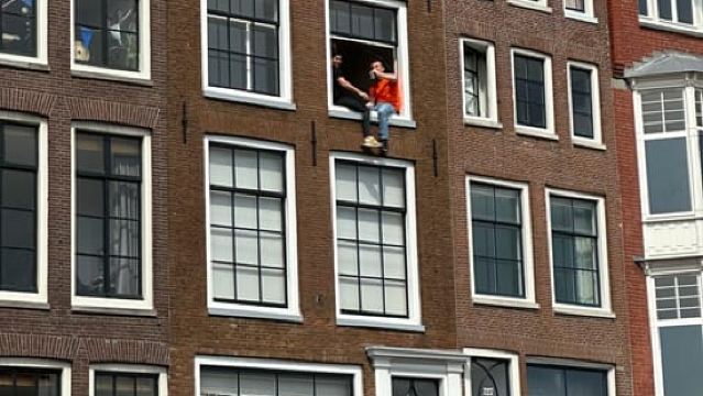 アムステルダム：キングスデイパーティークルーズ（ドリンク付き）