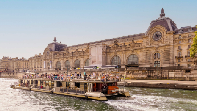 Paris Bateaux Mouches Seine River 1hr Cruise Ticket + Audio Guide Valid for 1 Year