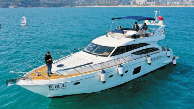 【深圳大梅沙】63呎三層豪華遊艇帶KTV出海1小時-贈送滑梯+網紅魔毯+魚餌魚具+精美果盤+充氣玩偶