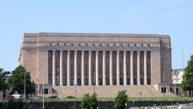 Helsinki + Linnanmaki + The Parliament House + Kauppatori day tour