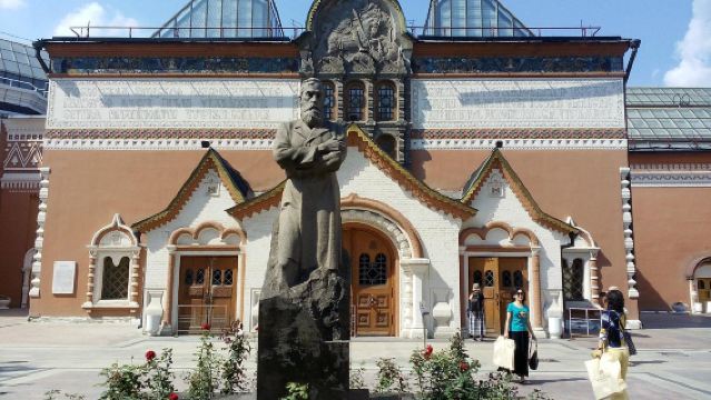 The State Tretyakov Gallery + Red Square + The Moscow Kremlin + Pushkin Museum day tour