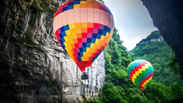 "6-Person VIP Small Group" 1-Day Tour to Lichuan Tenglong Cave + Xuan'en Lion Pass with Round-Trip Transfers Between Lichuan and Enshi