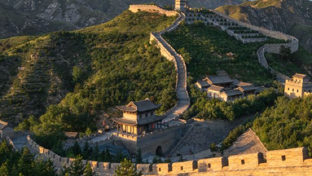 Tour to Yungang Grottoes and Great Wall (Entrance Fees Not Included)