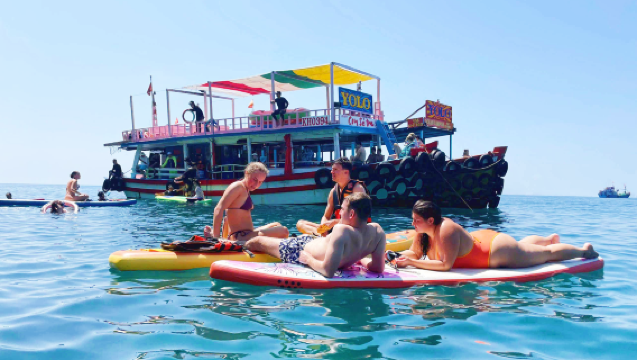 Tour di un giorno a Nha Trang: Isola di Dong Tan + Baia di Nha Trang + Party in barca con bar galleggiante [include pranzo + trasferimento]