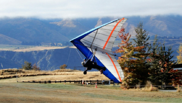 Queenstown Powered Hang Gliding Experience [Skytrek Powered Hang Gliding and Paragliding Adventure in Queenstown, New Zealand]