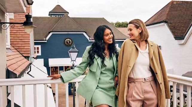 Lawatan sehari pergi-balik dari London ke Windsor Castle dan Bicester Village dengan sewaan peribadi