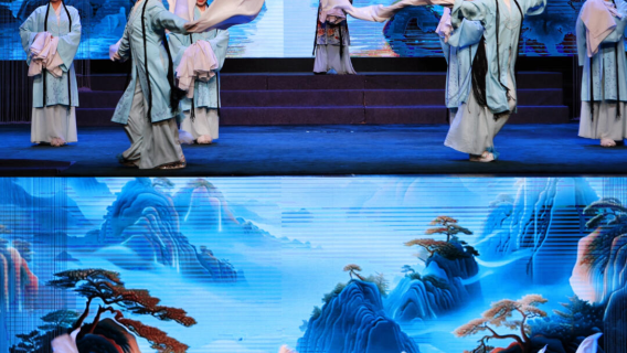 การแสดงงิ้วเปลี่ยนหน้ากากเสฉวน "วัฒนธรรมแห่งชาติฟู่หรง" | การแสดงเปลี่ยนหน้ากากและพ่นไฟที่โรงงิ้วเสฉวน + ชมการแสดงพร้อมลิ้มรสชาจากถ้วยชา
