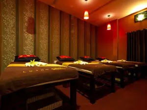 Lotus Signature Massage 80 mins ( Thai & Vietnamese Traditional Massage )