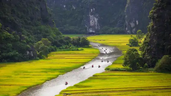 Small group tour from Hanoi: Mua Cave, Tam Coc, Bich Dong