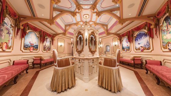 Hong Kong Travel Photography[Princess Makeup and Photography Services at the Hong Kong Disneyland Storybook Studio Magic Makeup Room]