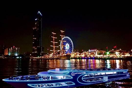 曼谷皇家銀河號夜遊湄南河頂層甲板靠邊位