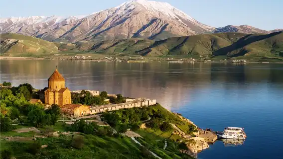 エレバン発:セヴァン湖+十字石+セリンステーション+ジェルムク滝+ワイナリー試飲