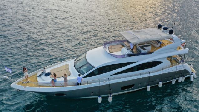 【深圳遊艇出海】深圳大梅沙豪華82尺三層帶KTV豪華遊艇包船出海