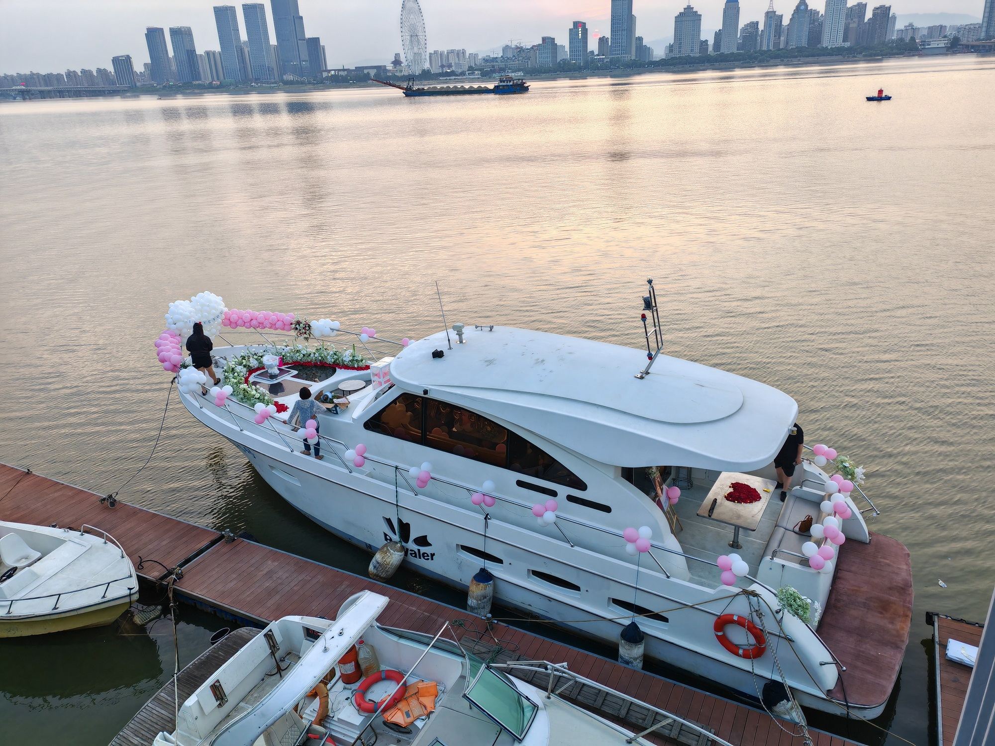 【南昌遊艇出海】贛江豪華遊艇包船出海觀光體驗【遊艇派對|生日求婚佈置|DJ轟趴|贈送啤酒果盤礦泉水】