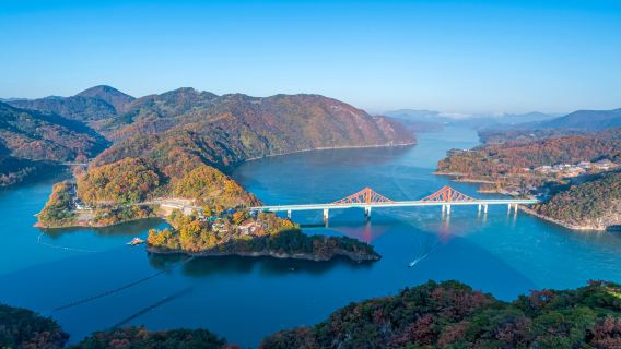 ออกเดินทางจากโซล: ทัวร์วันล่องเรือชมทะเลสาบชุงจู + กระเช้าลอยฟ้าชมทะเลสาบชุงพุง + ผจญภัยพายเรือแคนูในถ้ำฮวาอก