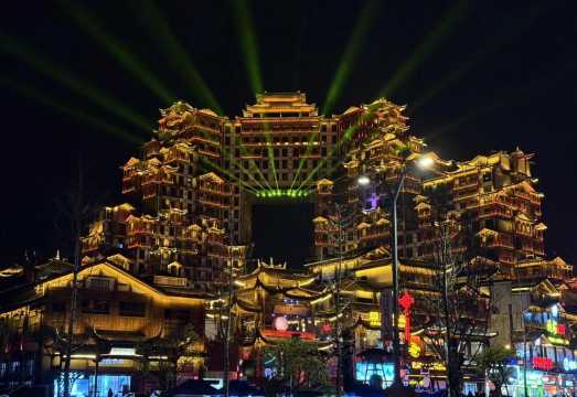 Zhangjiajie Magical Day Tour: 72 Wonder Tower, Tujia Folk Customs Park & Tianmen Mountain