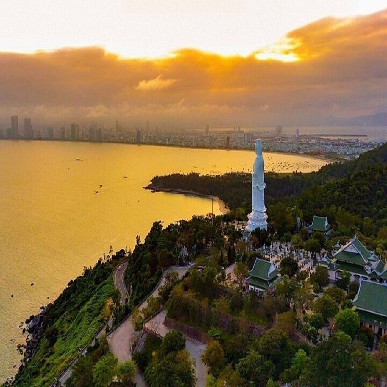 Marble Moutain-Lady Buddha-City Center Private Tour with English Speaking Driver