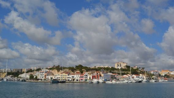Menorca: Mahon Guided Tour with Cruise and Binibeca Visit