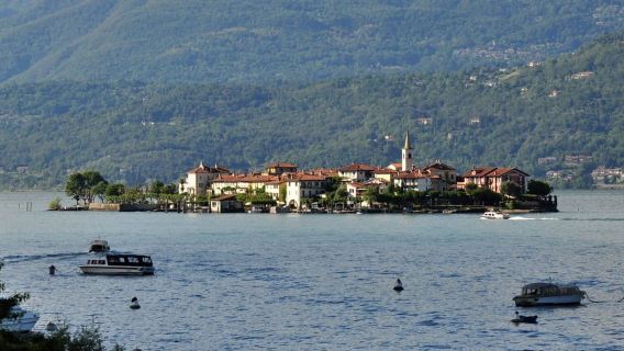 From Stresa: Isola Pescatori Hop-on Hop-off Boat Tour